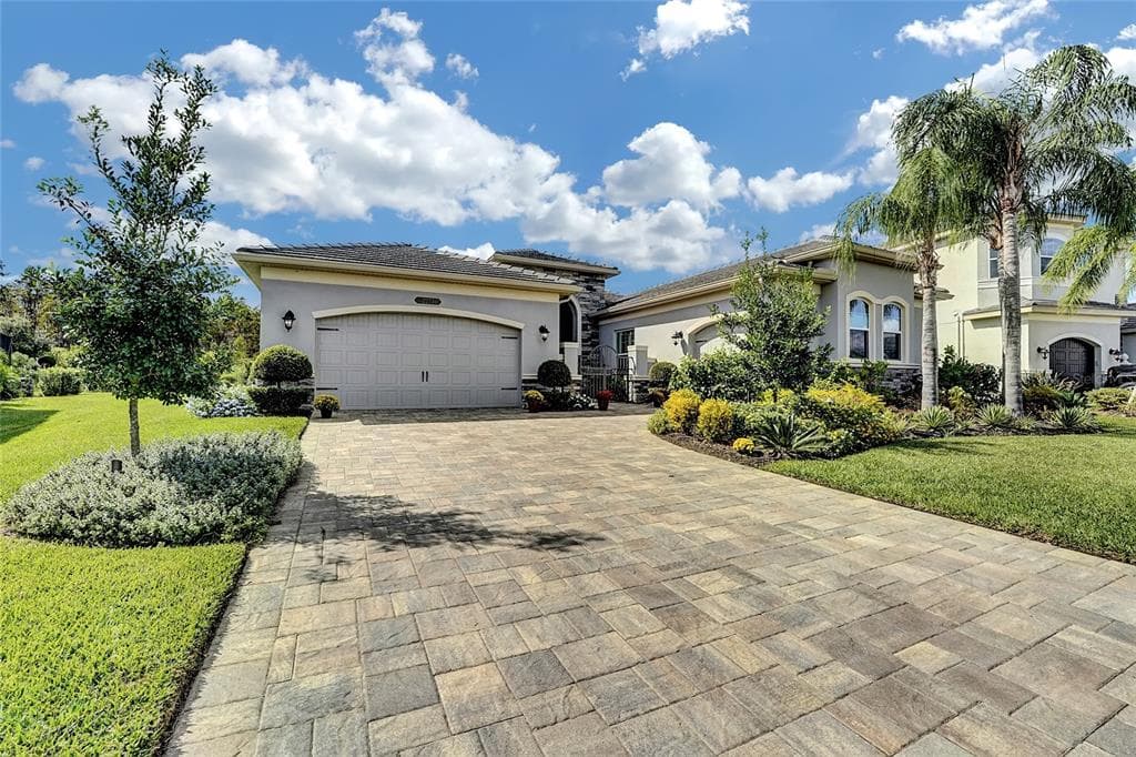 2273 HOLLOW FOREST COURT WESLEY CHAPEL, FL 33543