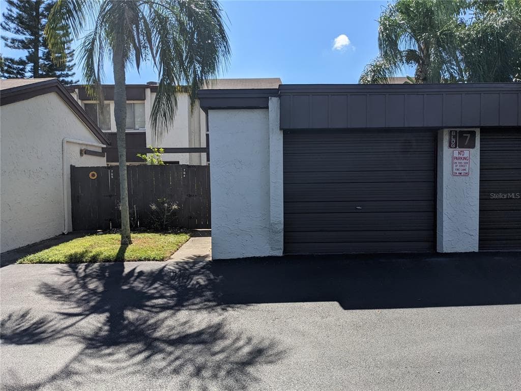 1881 N HERCULES AVENUE UNIT 704 CLEARWATER, FL 33765