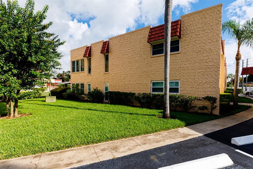 210 CEDARWOOD CIRCLE UNIT 210 SEMINOLE, FL 33777