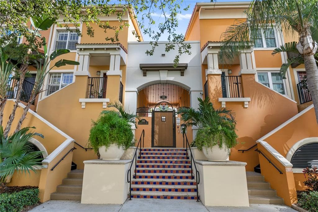 200 4TH AVENUE S UNIT 120 ST PETERSBURG, FL 33701