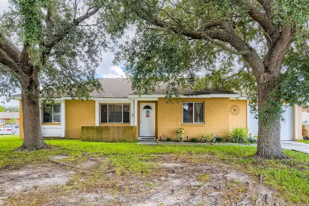 165 MERIDA DRIVE KISSIMMEE, FL 34743