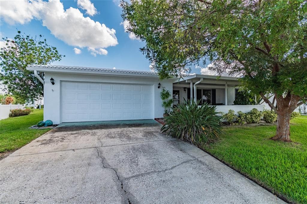 9181 42ND WAY N UNIT 5 PINELLAS PARK, FL 33782