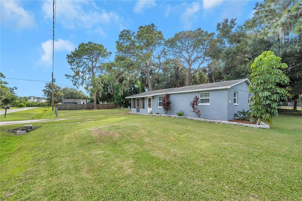 106 5TH STREET NW RUSKIN, FL 33570