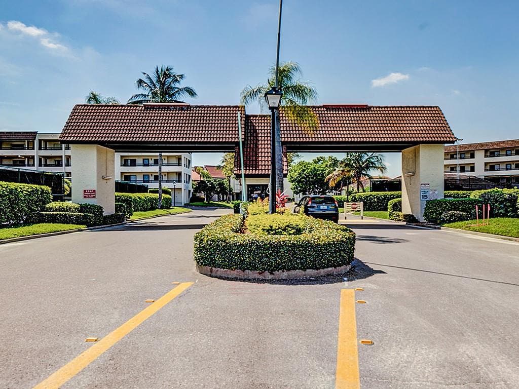 106 1ST STREET E UNIT 301 TIERRA VERDE, FL 33715