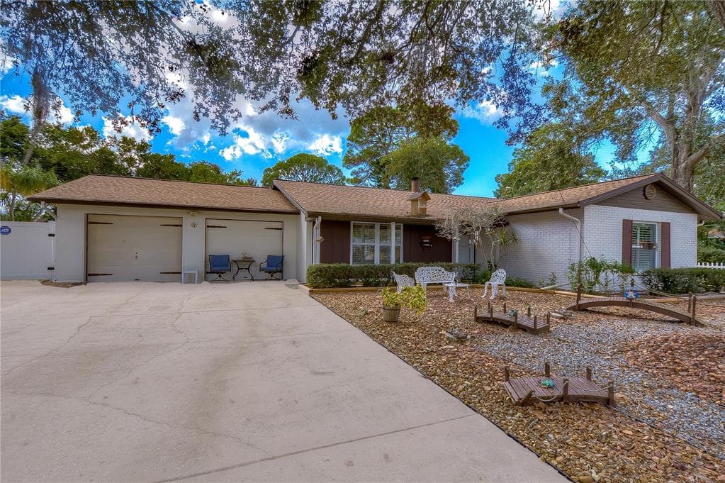 8008 W HIAWATHA STREET TAMPA, FL 33615