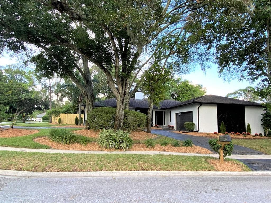 70 LAKEVIEW COURT PALM HARBOR, FL 34683