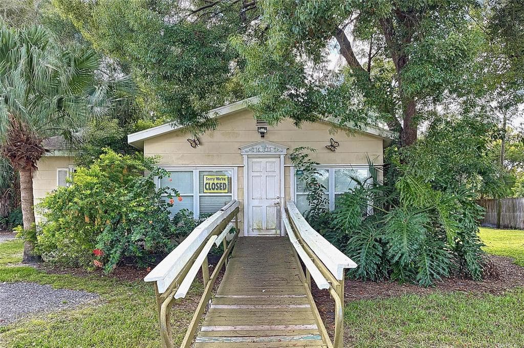 1611 E SHELL POINT ROAD RUSKIN, FL 33570