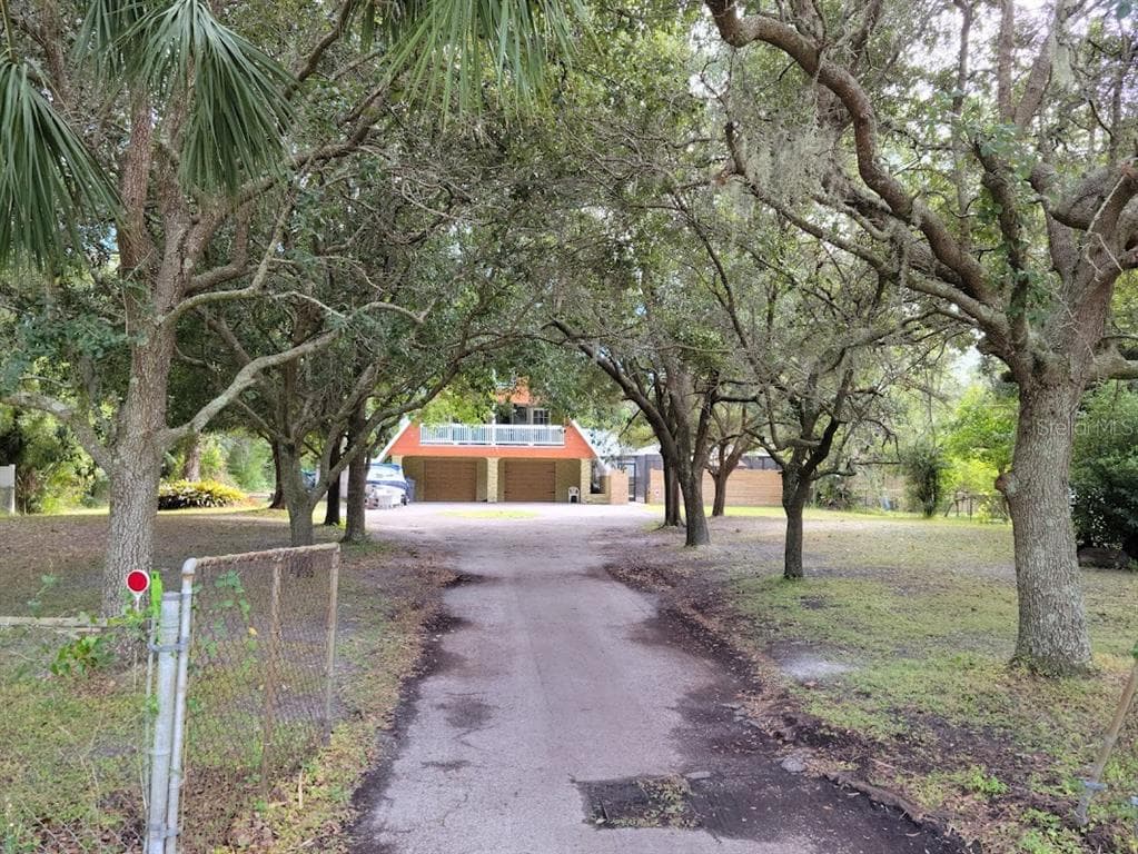 9206 W HAMILTON AVENUE TAMPA, FL 33615