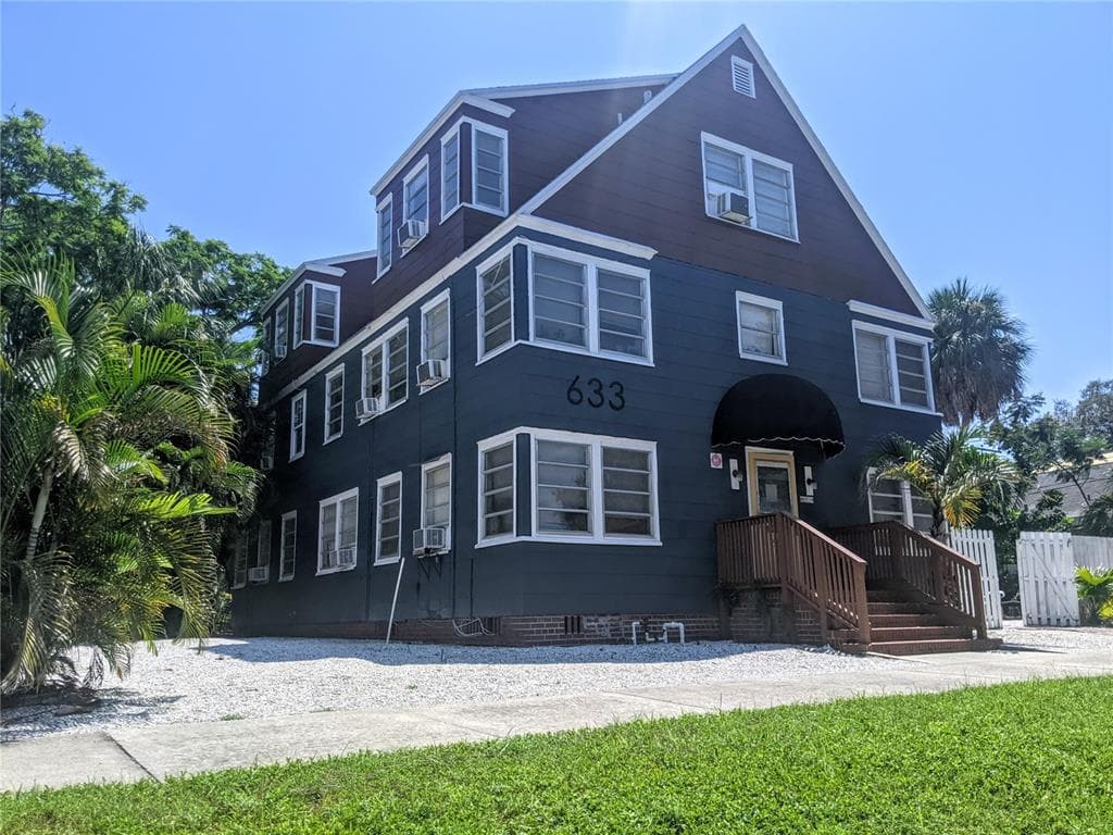 633 8TH STREET N ST PETERSBURG, FL 33701