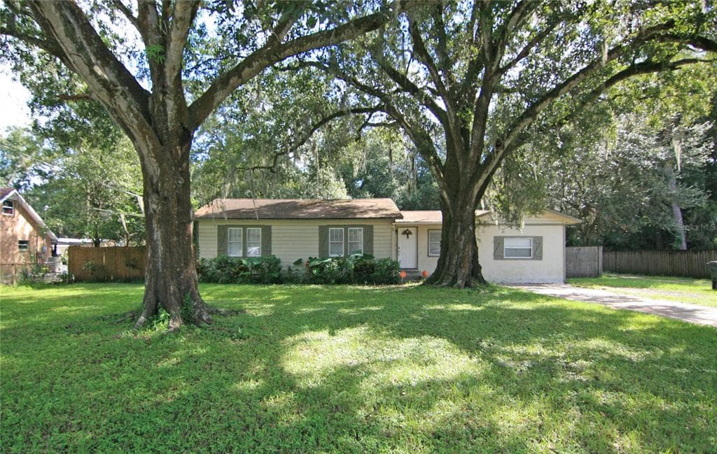 818 MAYDELL DRIVE TAMPA, FL 33619