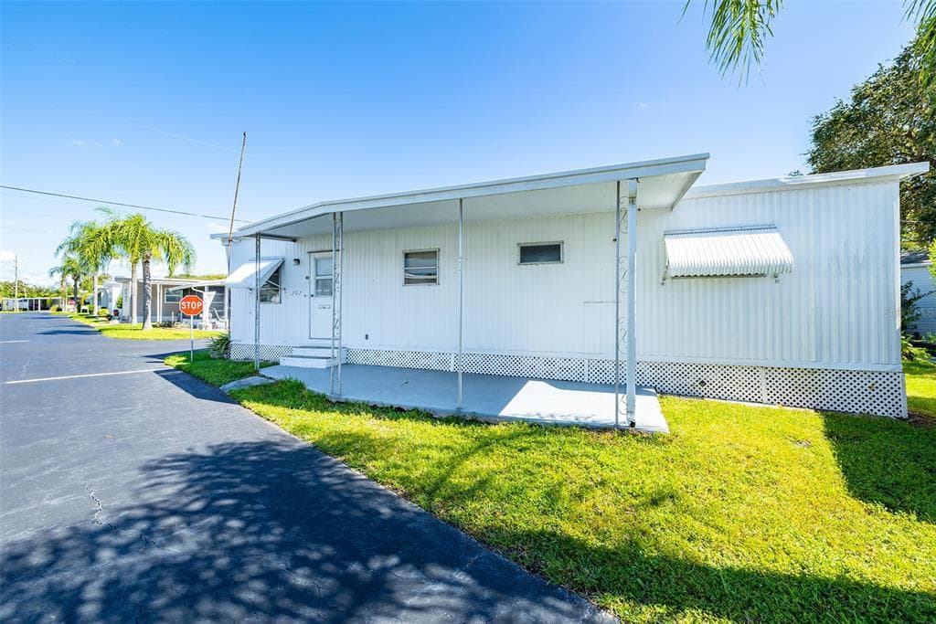 1600 OLD COACHMAN ROAD UNIT 207 CLEARWATER, FL 33765