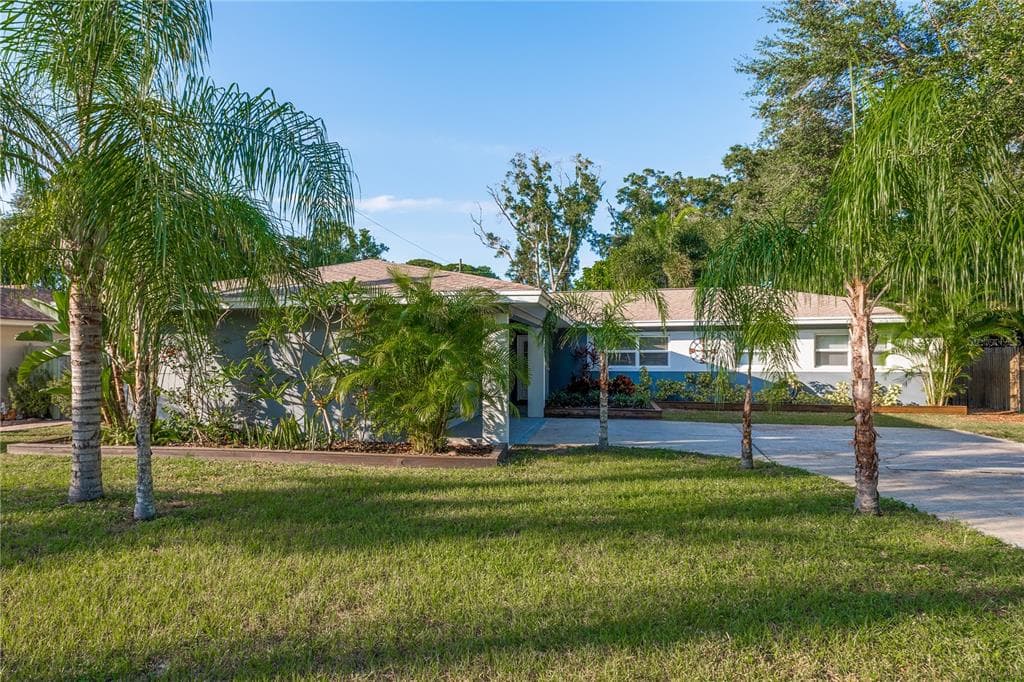 950 PARKWOOD DRIVE DUNEDIN, FL 34698