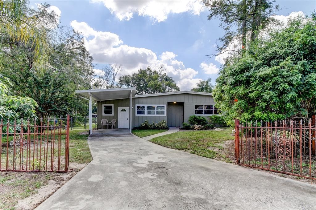 2126 W HIAWATHA STREET TAMPA, FL 33604