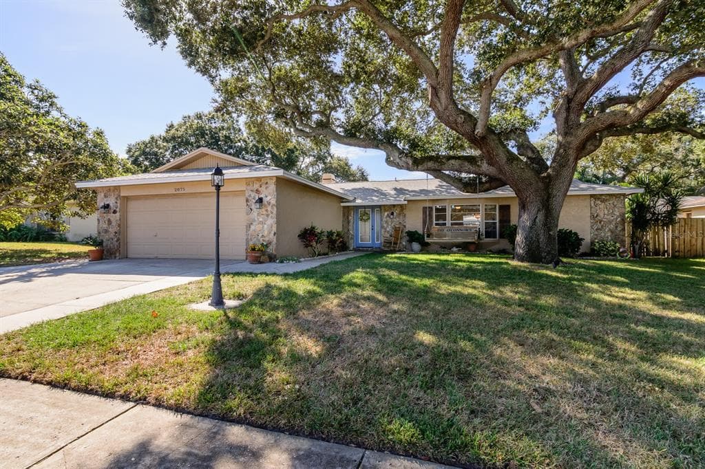 2075 LAKEWOOD DRIVE DUNEDIN, FL 34698