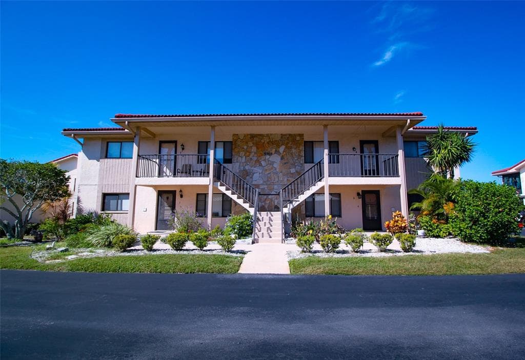 9960 EAGLES POINT CIRCLE UNIT 3 PORT RICHEY, FL 34668