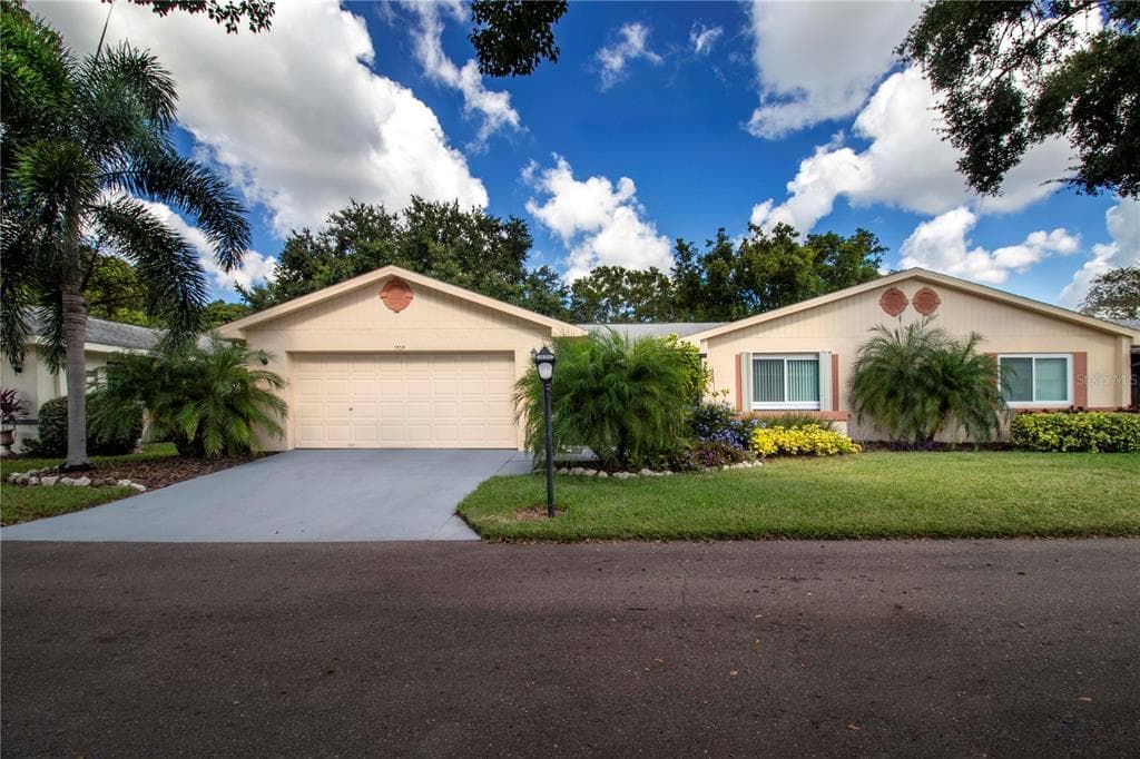 1535 INGRAM DRIVE UNIT 90 SUN CITY CENTER, FL 33573