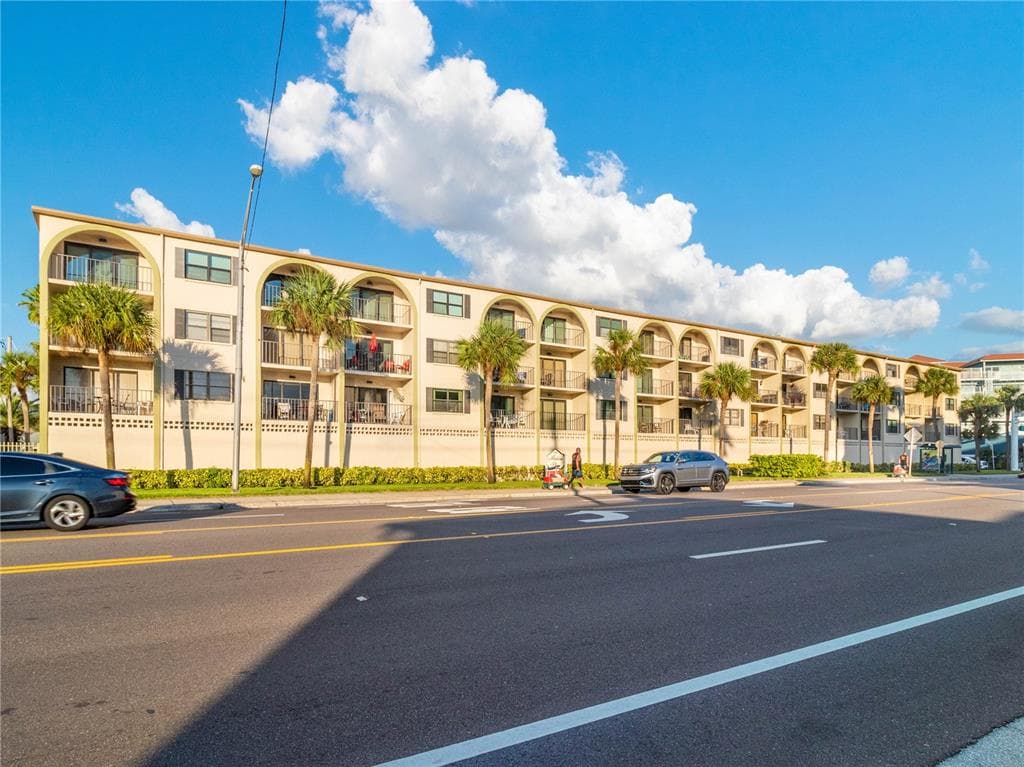 14001 GULF BOULEVARD UNIT 305 MADEIRA BEACH, FL 33708