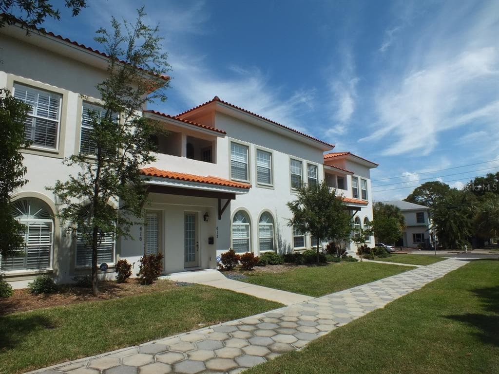 616 2ND STREET N UNIT 5 ST PETERSBURG, FL 33701