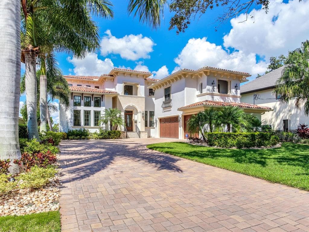 64 MARTINIQUE AVENUE TAMPA, FL 33606