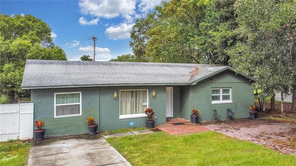 2584 EDMOND CIRCLE AUBURNDALE, FL 33823