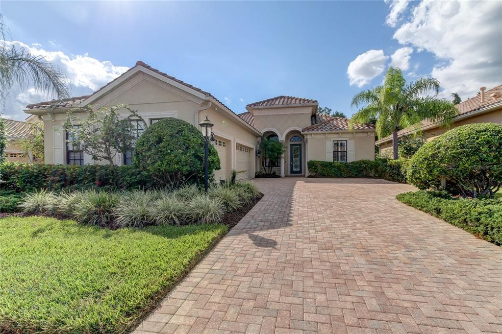 7250 LAKE FOREST GLEN
