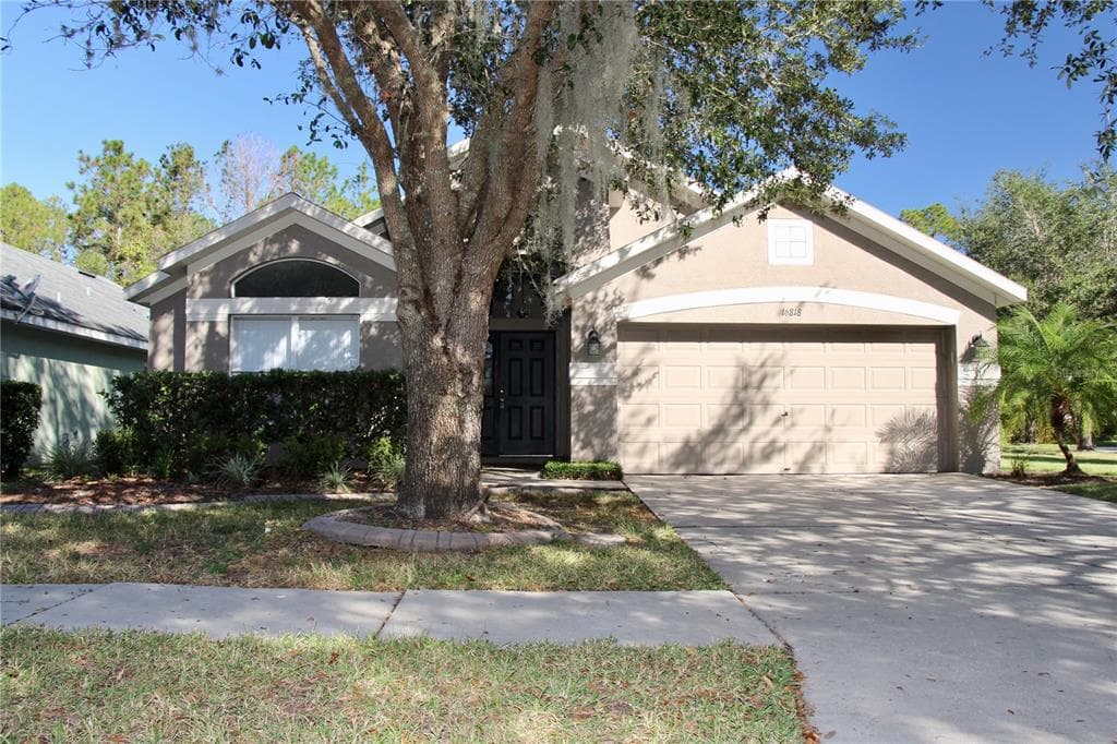 16818 HAWKGLEN PLACE LITHIA, FL 33547