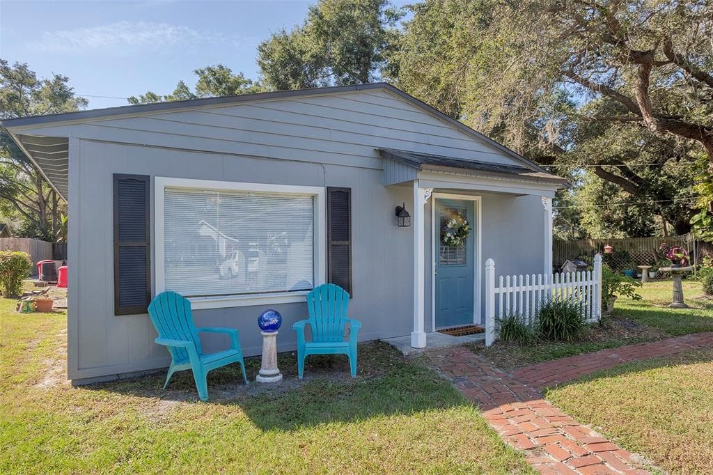 417.5 WILDWOOD WAY BELLEAIR, FL 33756