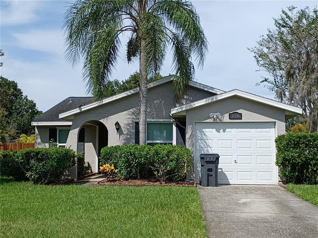 210 LAKE CHARLES COURT OLDSMAR, FL 34677