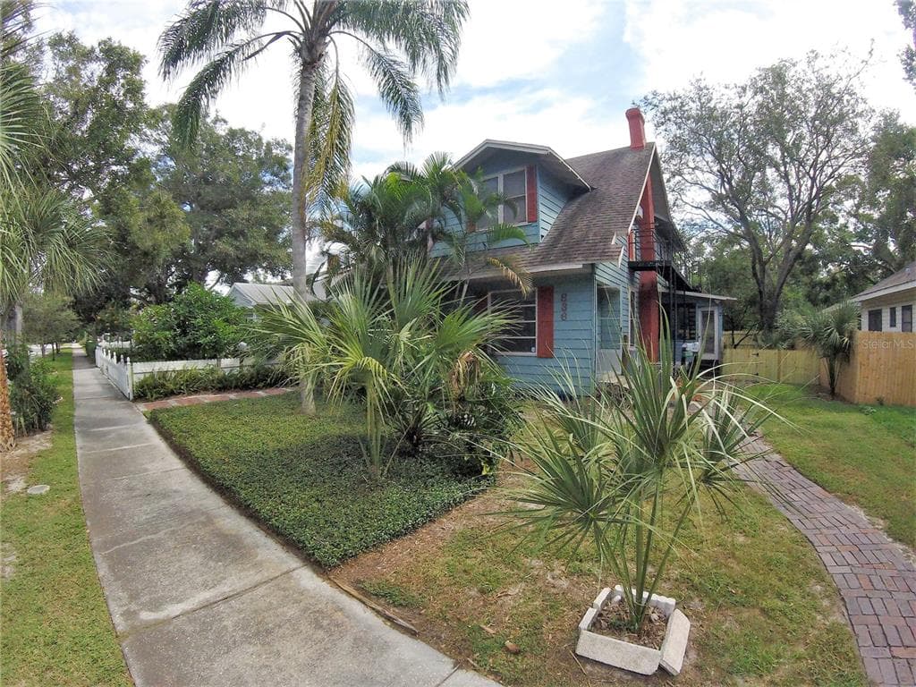 836 24TH AVENUE N UNIT 1 ST PETERSBURG, FL 33704
