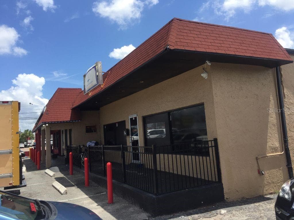 8307 N ARMENIA AVENUE TAMPA, FL 33604