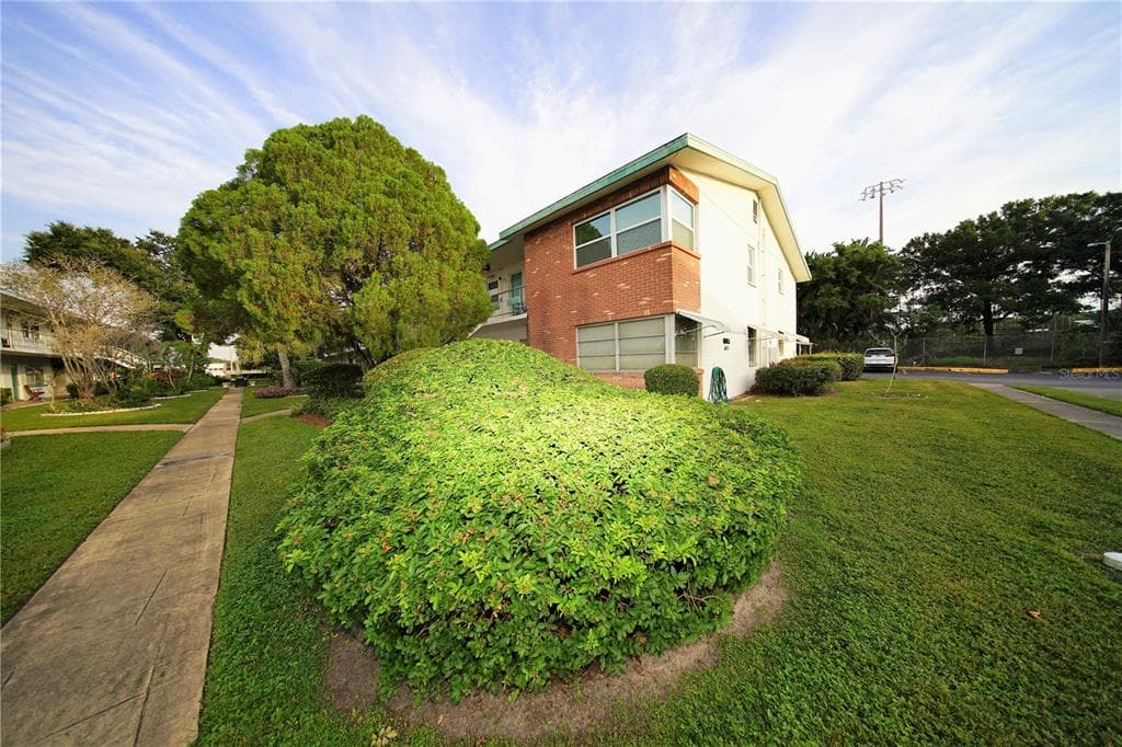 5815 18TH STREET N UNIT 16 ST PETERSBURG, FL 33714