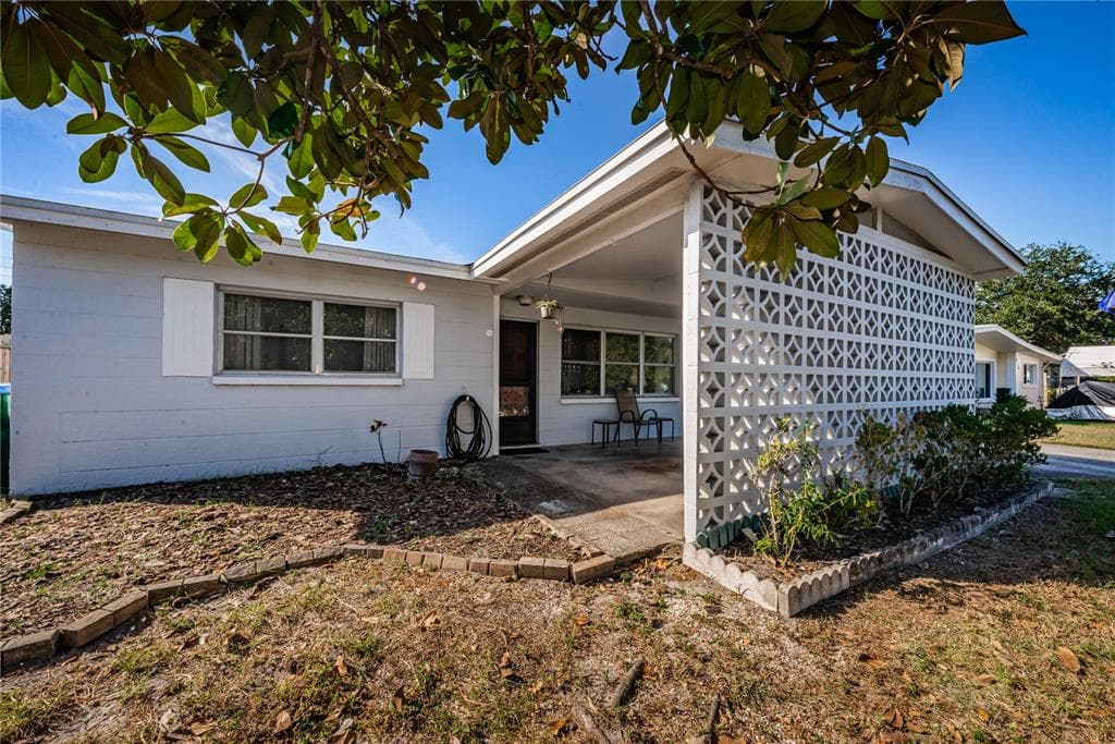 8742 95TH AVENUE SEMINOLE, FL 33777