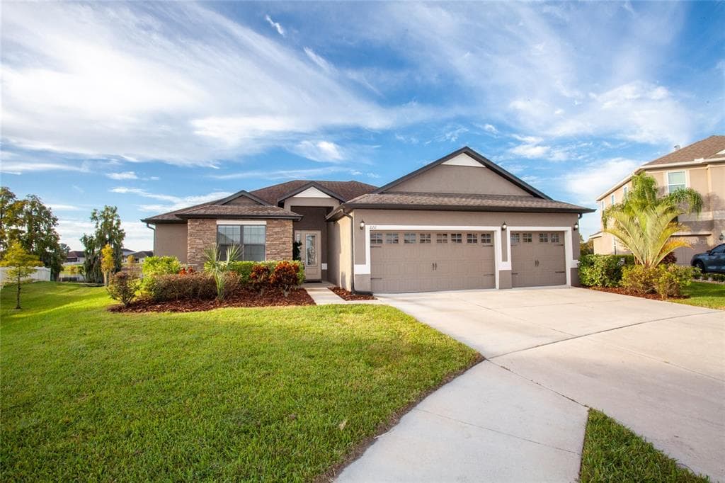 2211 MORAINE COURT LAKELAND, FL 33805