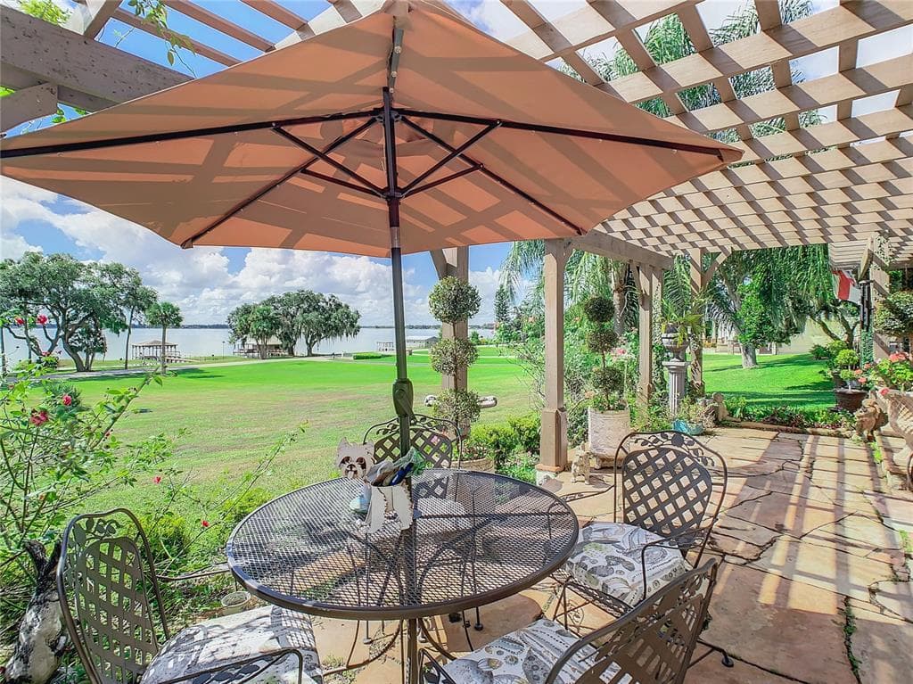1575 LAKESHORE DRIVE MOUNT DORA, FL 32757