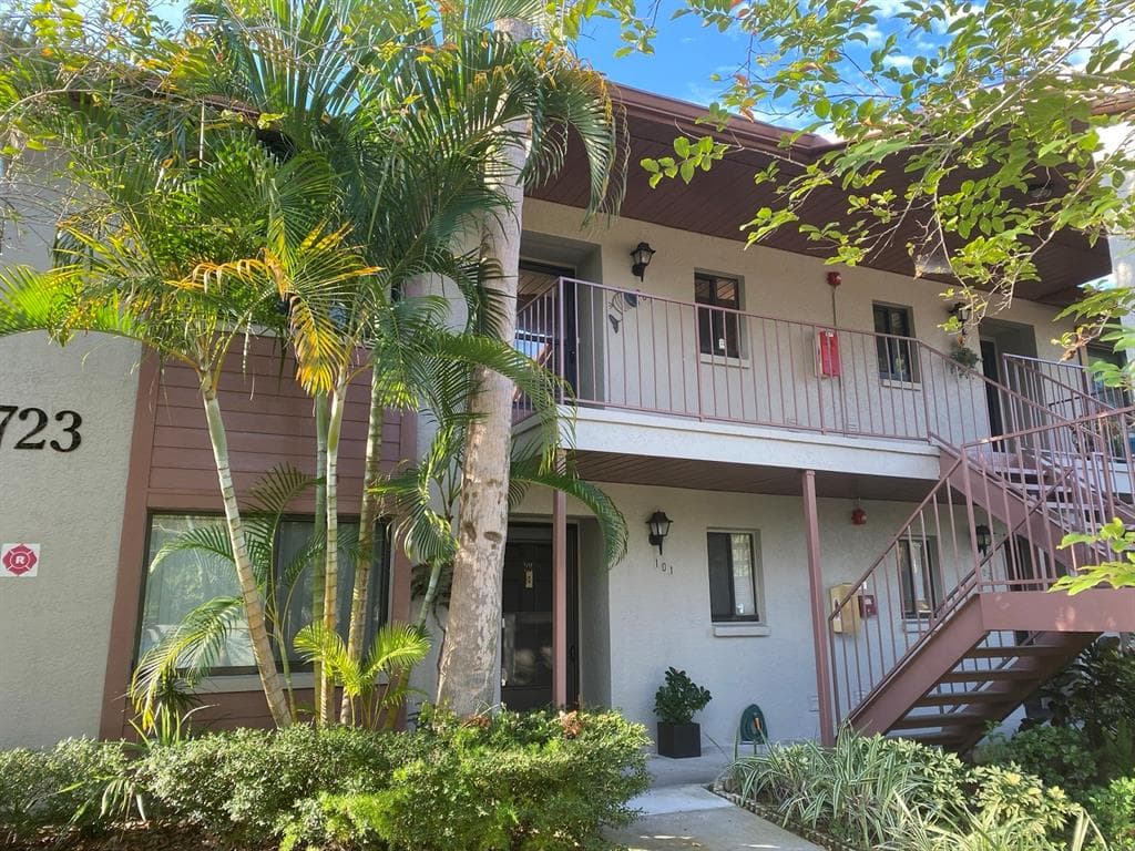 723 83RD AVENUE N UNIT 201 ST PETERSBURG, FL 33702