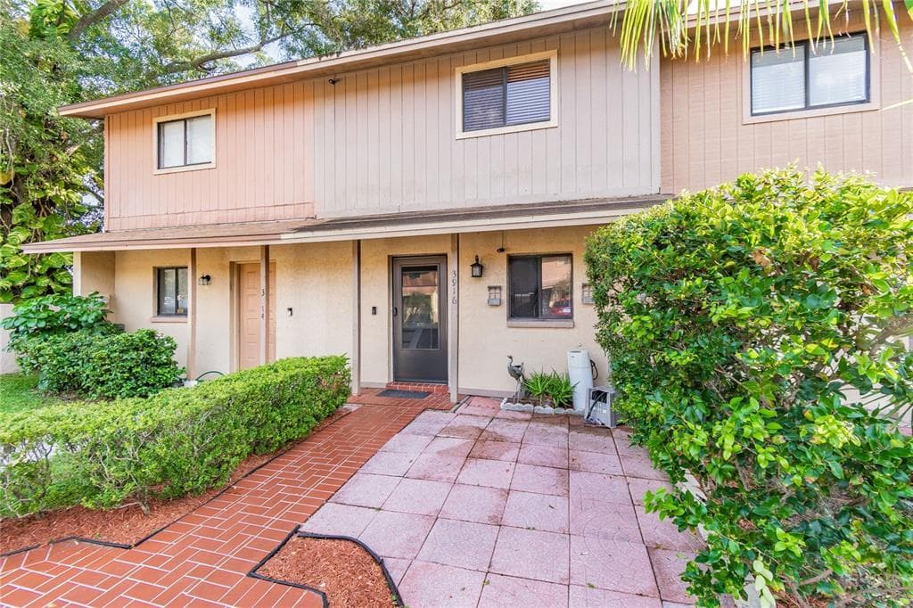 3916 OAK LIMB COURT TAMPA, FL 33614