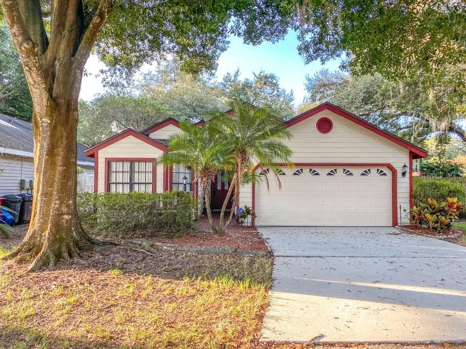 1477 WALDEN OAKS PLACE PLANT CITY, FL 33563