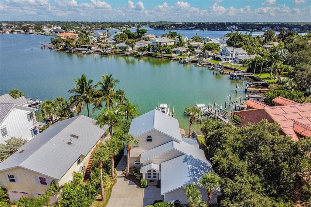 1205 BAY SHORE BOULEVARD INDIAN ROCKS BEACH, FL 33785