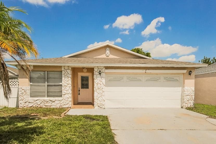 1353 ROCKY ROAD KISSIMMEE, FL 34744