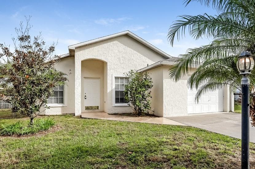 166 DIAMOND RIDGE BOULEVARD AUBURNDALE, FL 33823