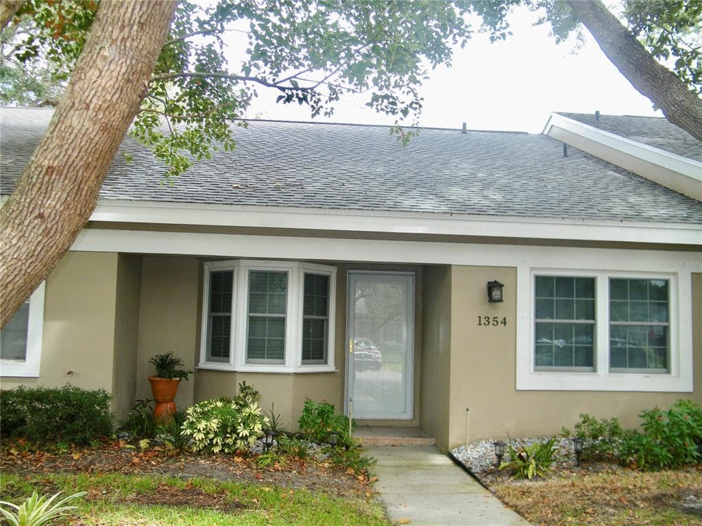 1354 CADHAY COURT SAFETY HARBOR, FL 34695