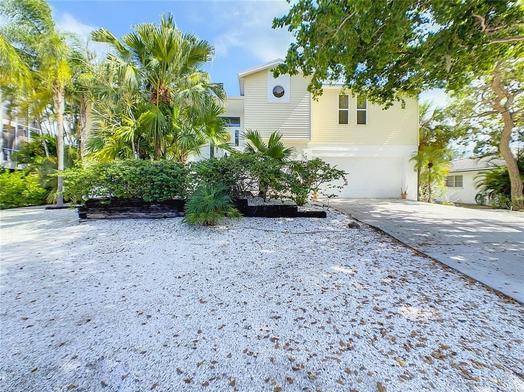648 MARBURY LANE LONGBOAT KEY, FL 34228