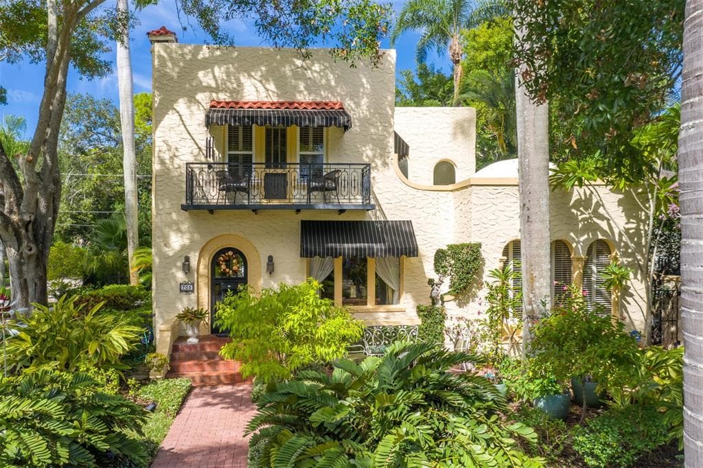 705 18TH AVENUE NE ST PETERSBURG, FL 33704