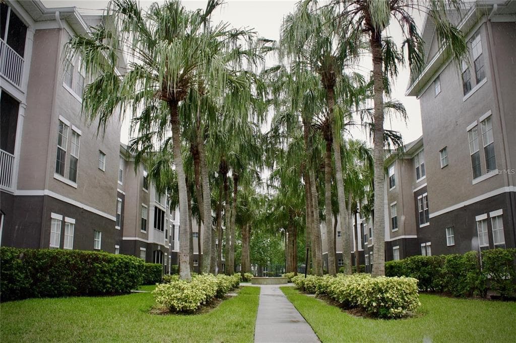 9320 CRESCENT LOOP CIRCLE UNIT 109 TAMPA, FL 33619