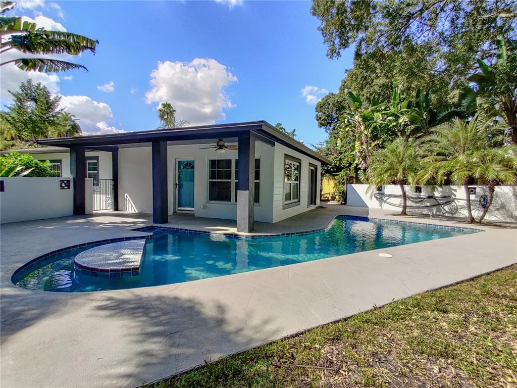 271 55TH AVENUE NE ST PETERSBURG, FL 33703