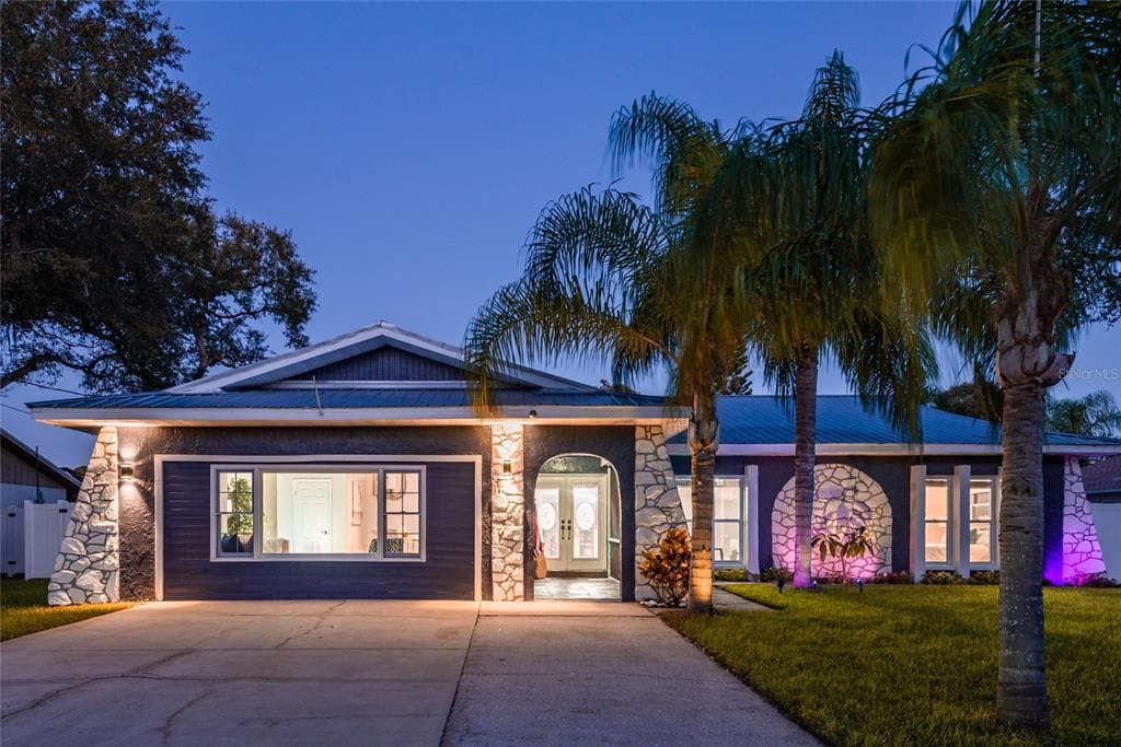 115 N FLORIDA AVENUE TARPON SPRINGS, FL 34689