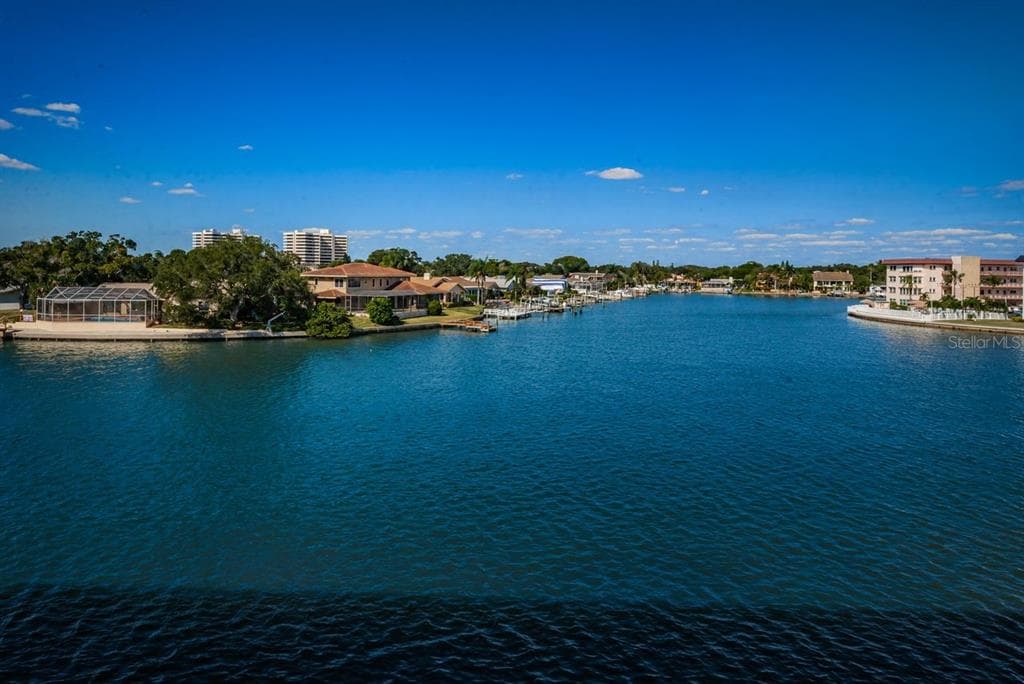 6075 SHORE BOULEVARD S UNIT 305 GULFPORT, FL 33707