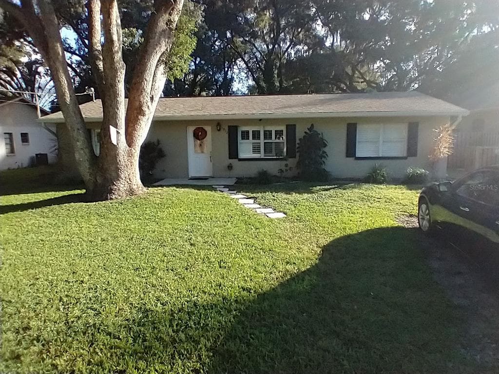 1912 TAYLOR LANE TAMPA, FL 33618
