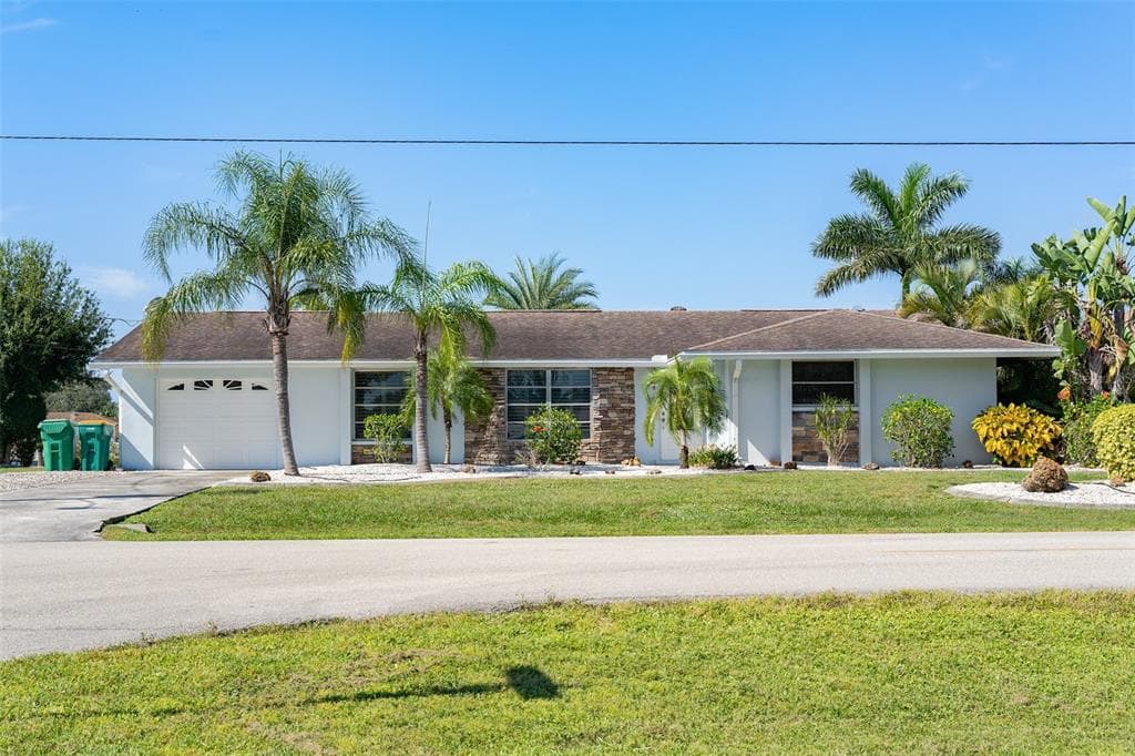 810 ELLICOTT CIRCLE NW PORT CHARLOTTE, FL 33952
