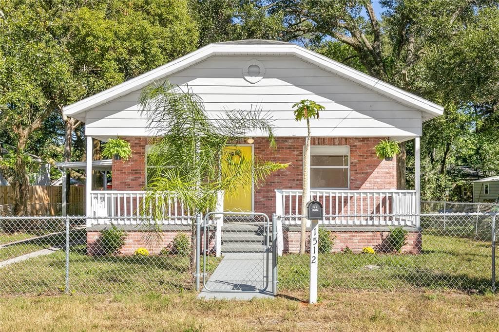 1512 MOBILE AVENUE TAMPA, FL 33610